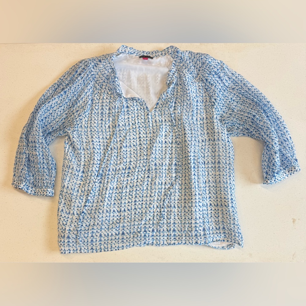 Vince Camuto Light Blue Printed V-Neck Top - Size L